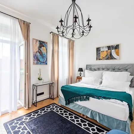Luxury Apartment With A Balcony And A Terrace Prague Exterior photo