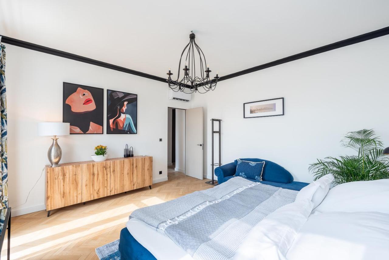 Luxury With A Balcony And A Terrace Appartement